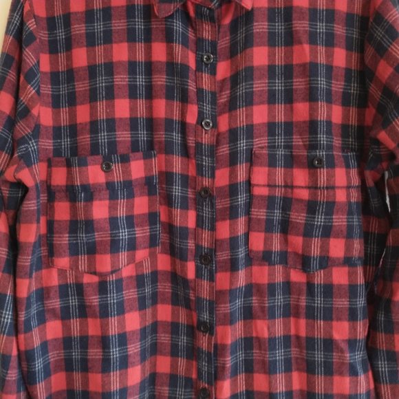PRETTYLITTLETHING Red and Navy Plaid Soft Flannel Button Up Shirt - Picture 6 of 6